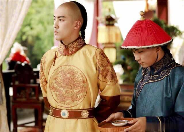 康熙63岁老来得子,比雍正儿子乾隆还小5岁,雍正待他如亲生儿子