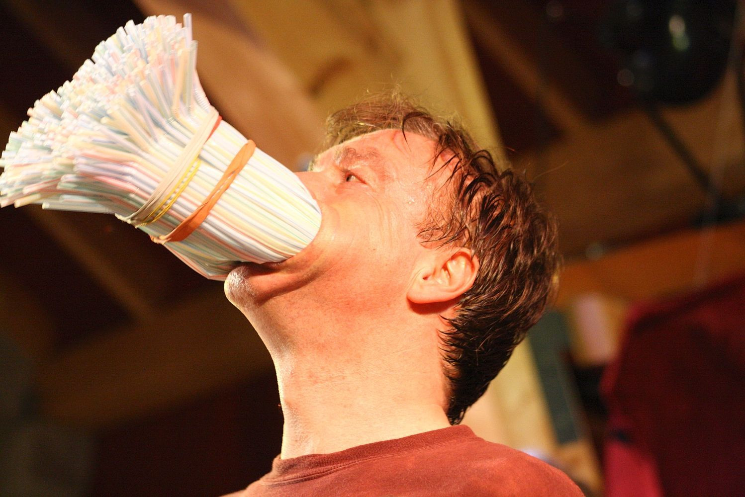 这种事情都可以玩吉尼斯世界吐?我醉了