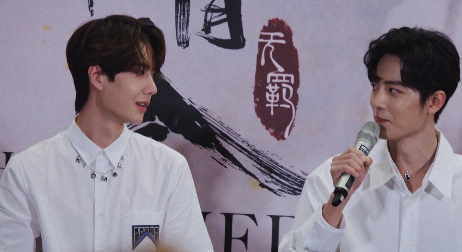 《陈情令》泰国见面会:肖战害羞玩话筒,"博君一肖"互动超级甜