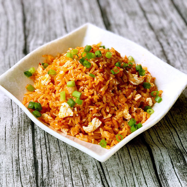 辣白菜炒饭,简单容易做还非常美味,真的爱上这碗饭!