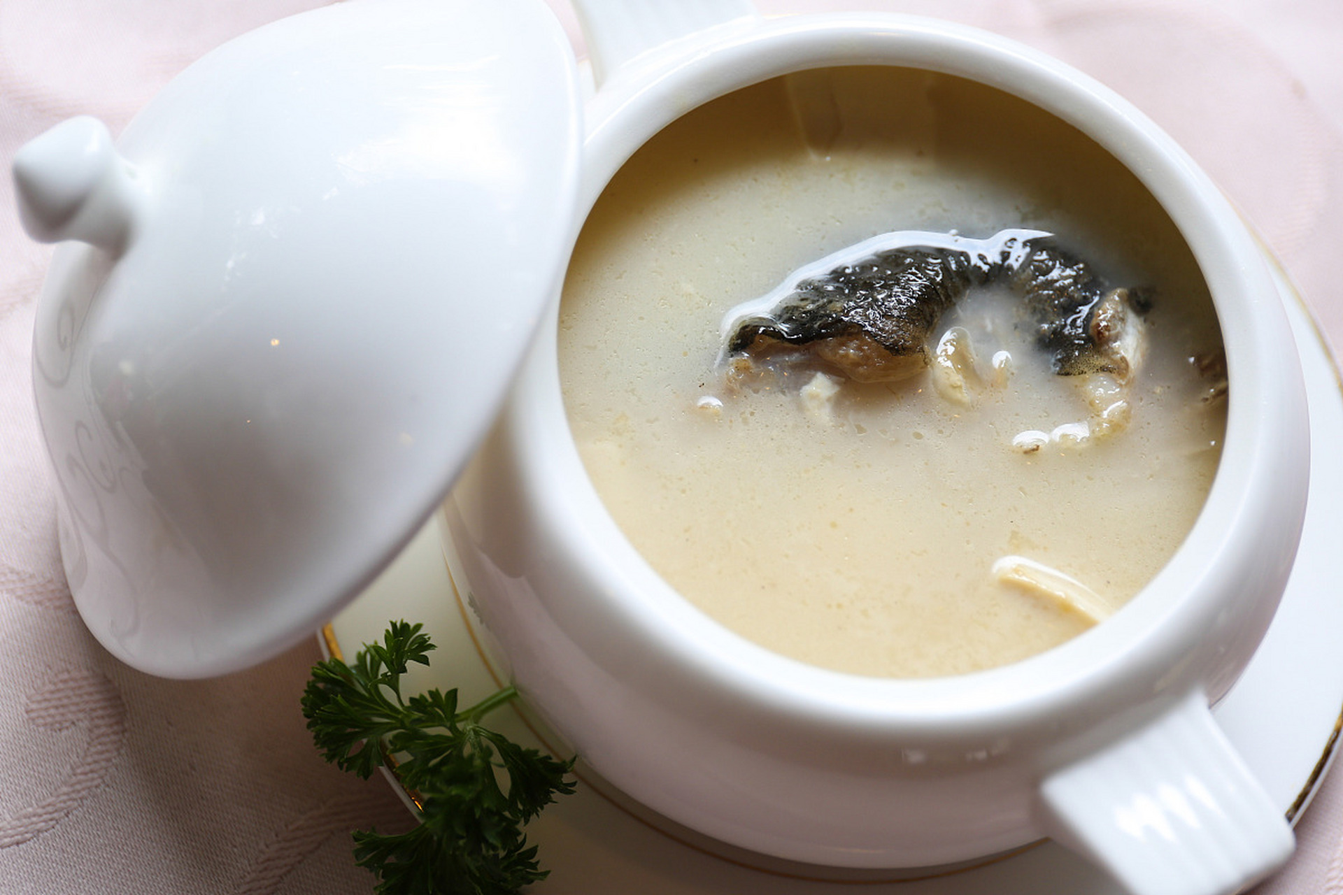 秋季骨火,胃火盛者,这碗粉葛赤小豆鲮鱼汤绝对是你的首选!