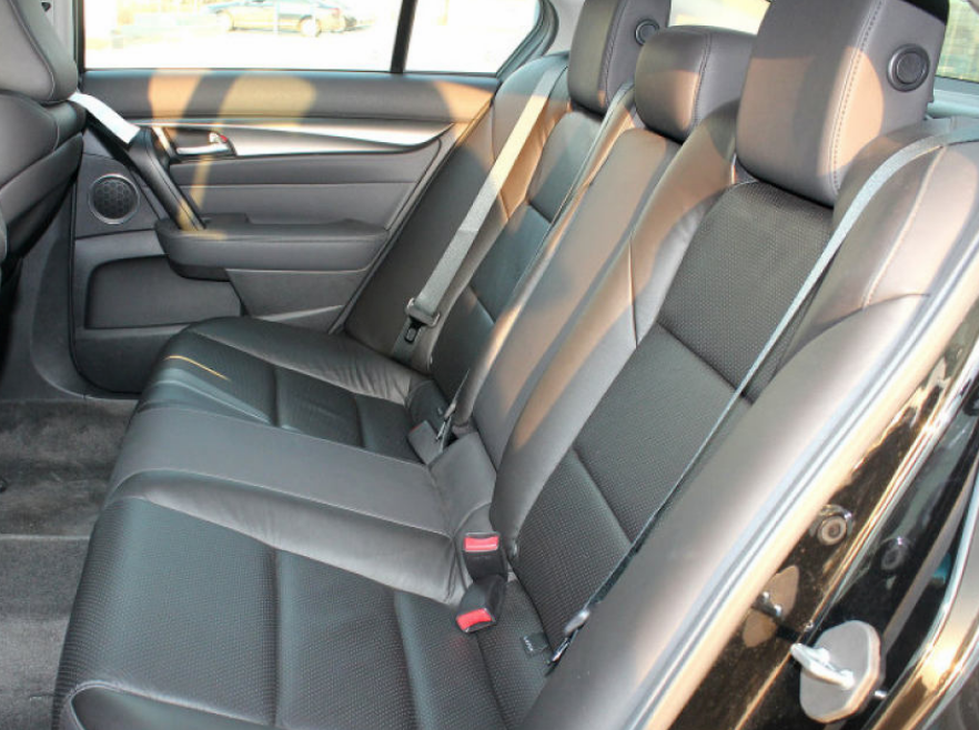 讴歌tl沉稳简洁不失活泼像镜子一样都能照出人影