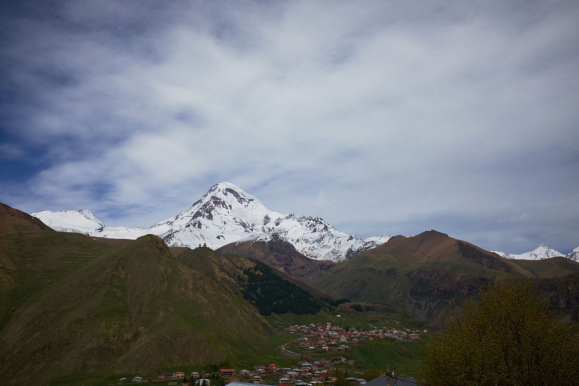 尽管多拉神山规模不大,却蕴含丰富的历史和文化.