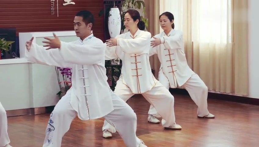 河南省中医院-八段锦动作示范