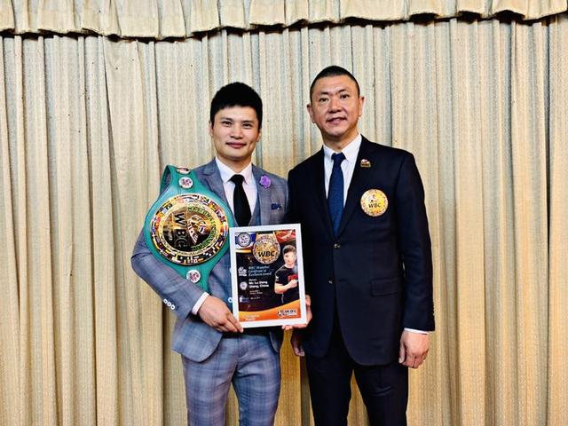 中国腿王卢冬强荣膺wbc泰拳杰出成就拳王大奖,9月冲击世界金腰带