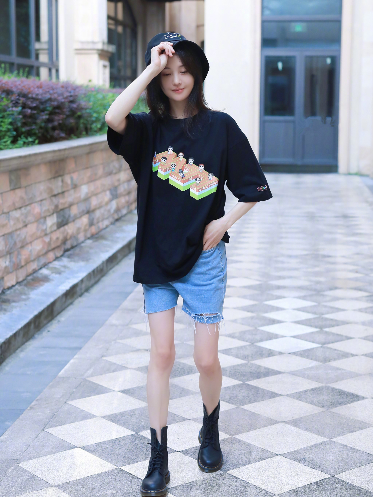 郑爽衣品开挂,4套造型都搭同一条短裤,基础款居然也这么潮!