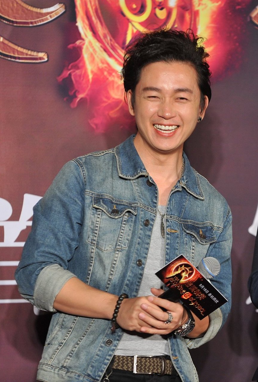 原来,大笑的潘粤明,这么可爱[嘻嘻]!