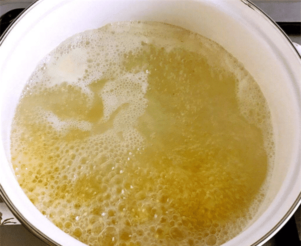 熬小米粥,加碱就大错特错了!加几滴它,出米油更黏稠,防止溢锅