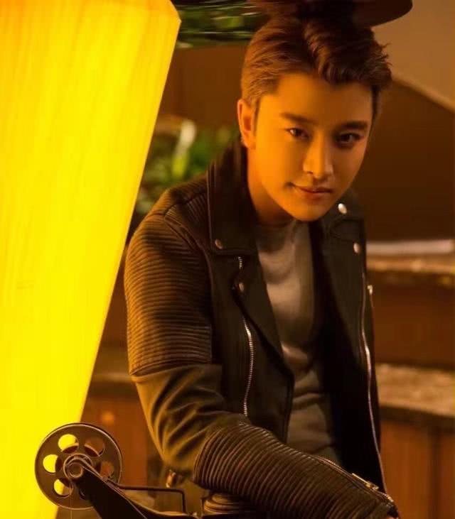 贾乃亮李小璐懒理婚变流言,一心陪女儿甜馨大蜕变,成小美女!