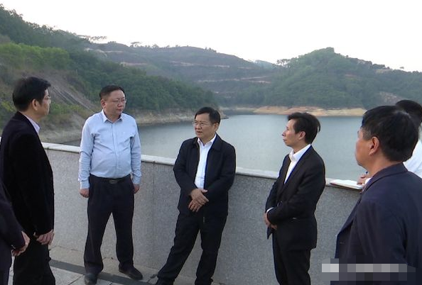 市领导张翼腾到漳江流域,峰头水库开展巡河工作