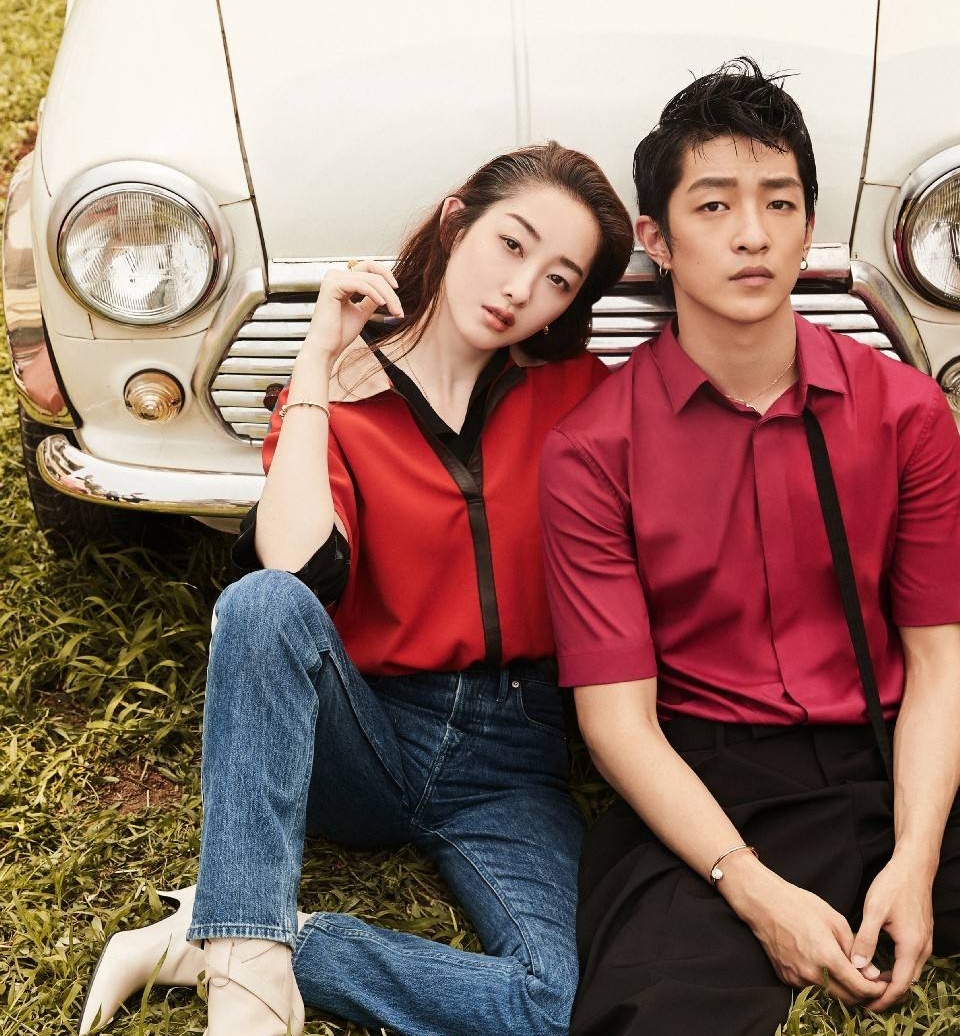 蒋梦婕屈楚萧合登杂志封面,男帅女靓,很般配