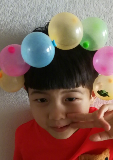 胡可晒儿子最近帅照,网友:太阳少年,又变帅了!