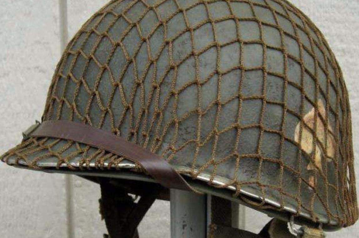 为何二战美军头盔外面,都要罩上一层渔网?至少救了20万美军性命