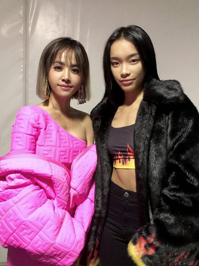 最强"带货"基因!李佳琦妹妹成《歌手》亮点,大家却看上她的鞋