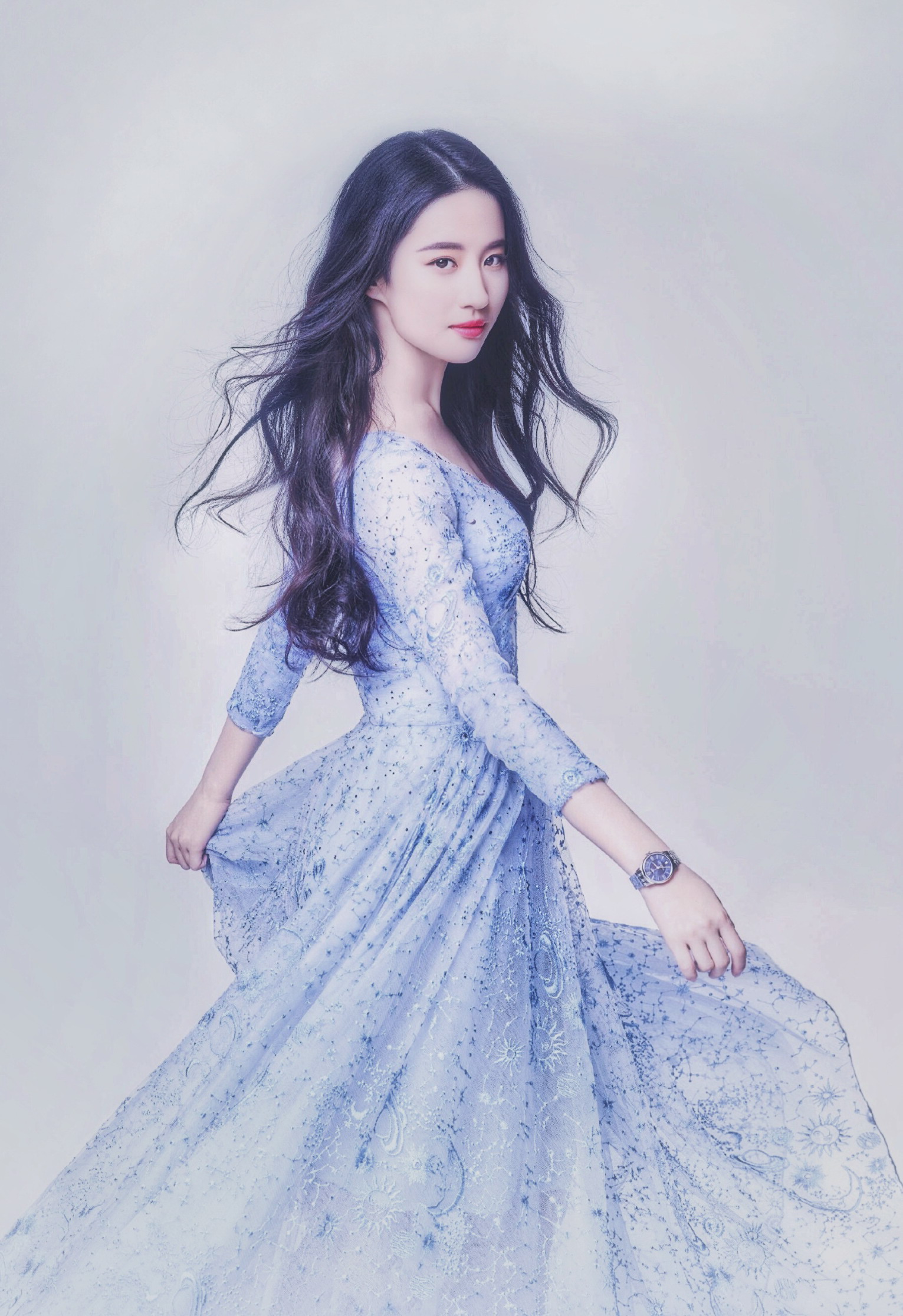 刘亦菲最新写真:身穿深v礼服大秀事业线,一组绝美的壁纸