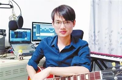 "香洲艺人"李明峰:音乐是生活的良药,写歌是情绪的出口