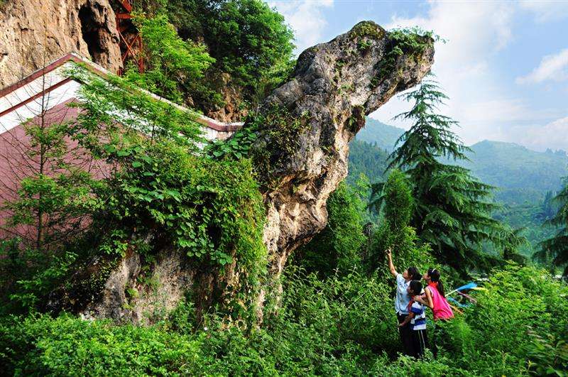 欣赏賨人谷风景区的景色,你喜欢这里吗?
