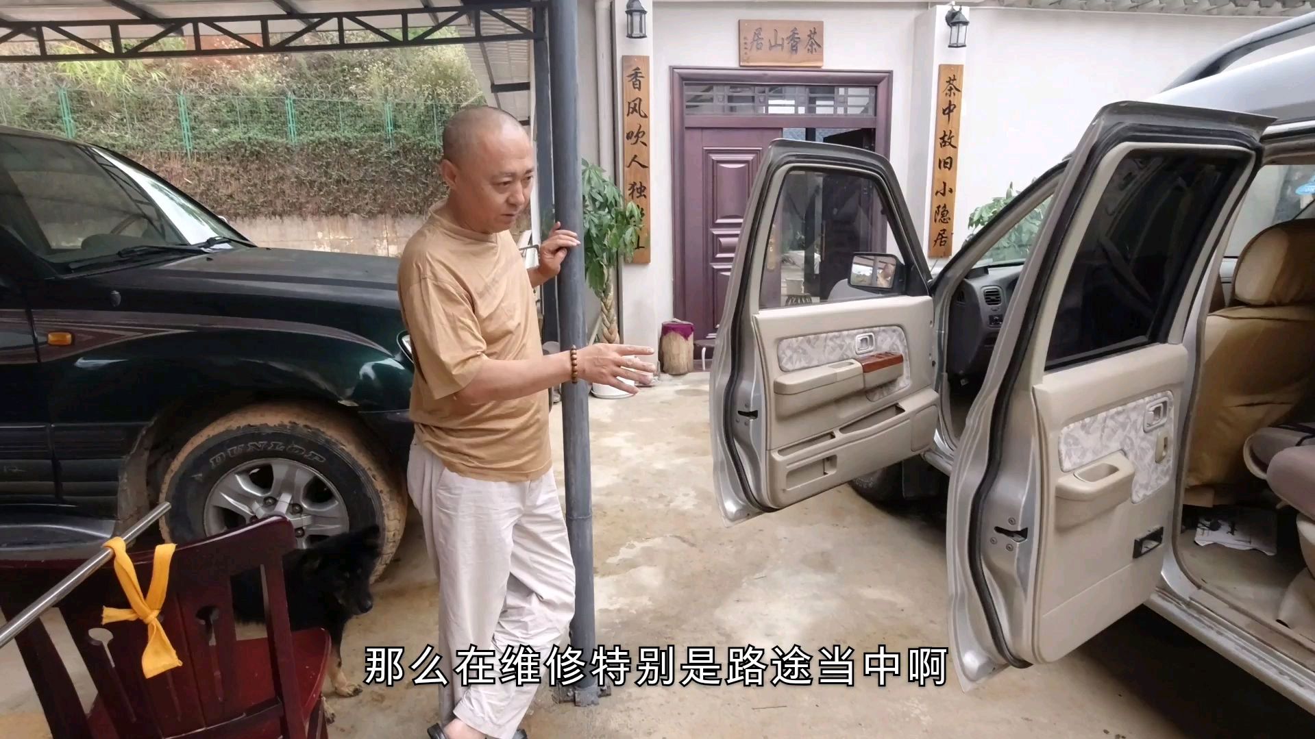 自驾游大佬:这车比陆巡好用,床车改好能睡5人,日产四驱面包车价