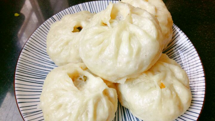 芹菜不要炒了,教你做鸡蛋芹菜粉条馅包子,大人孩子抢着吃