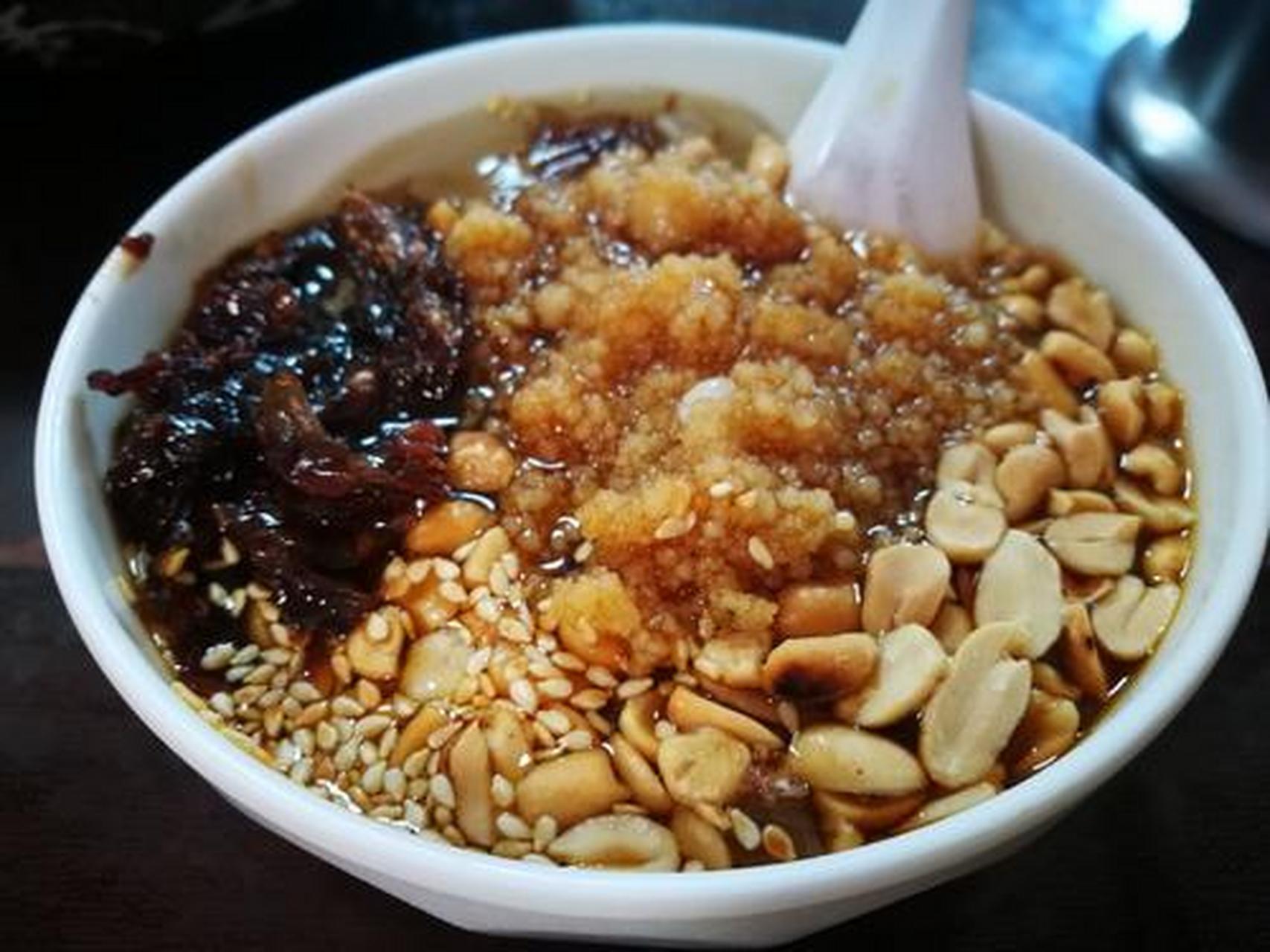 糕耙稀饭是一种贵州贵阳市的汉族风味小吃.是由"糕粑"和"稀饭"组合而