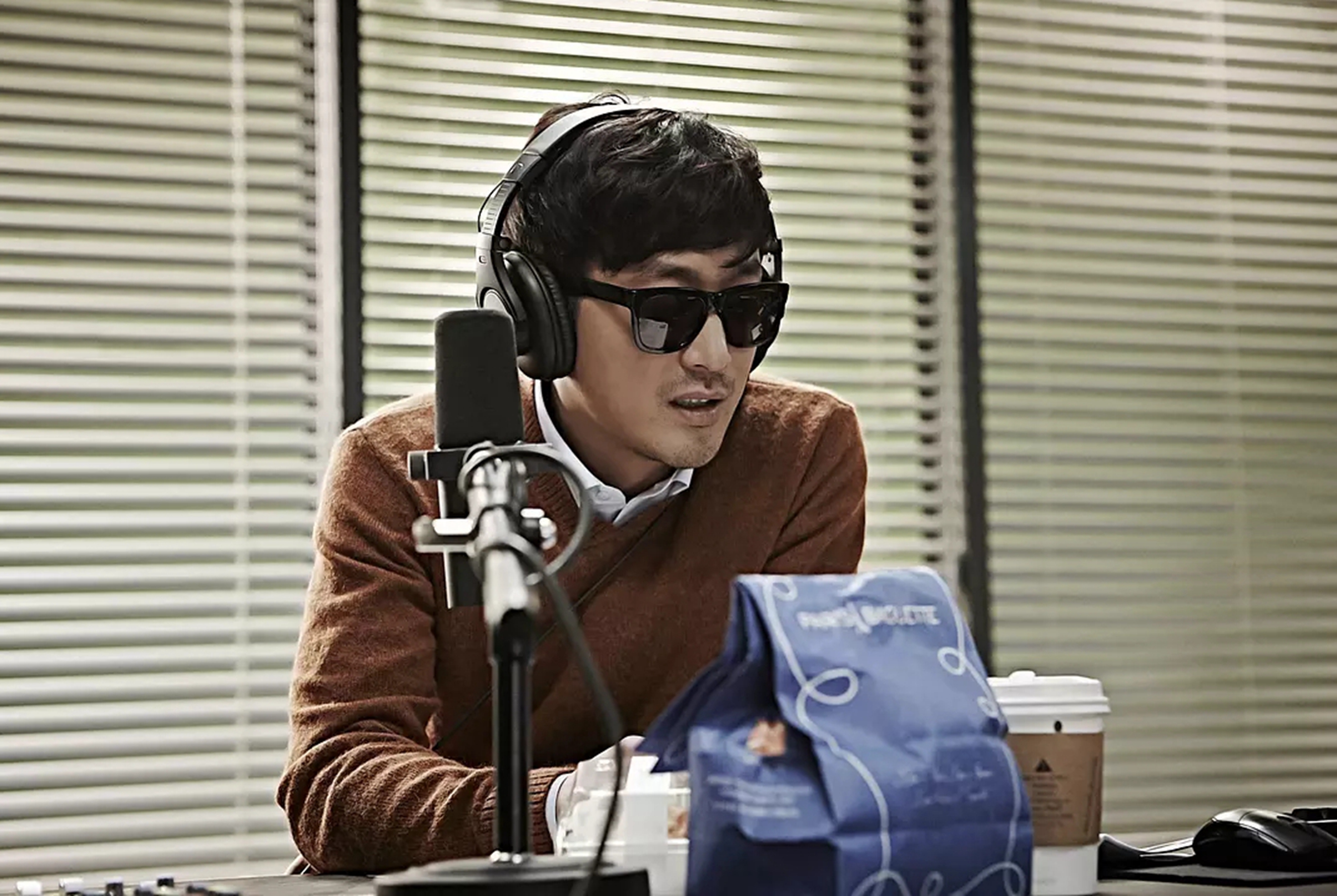 《突袭》,一支特警小队突袭一栋30层高楼,盘踞其中的