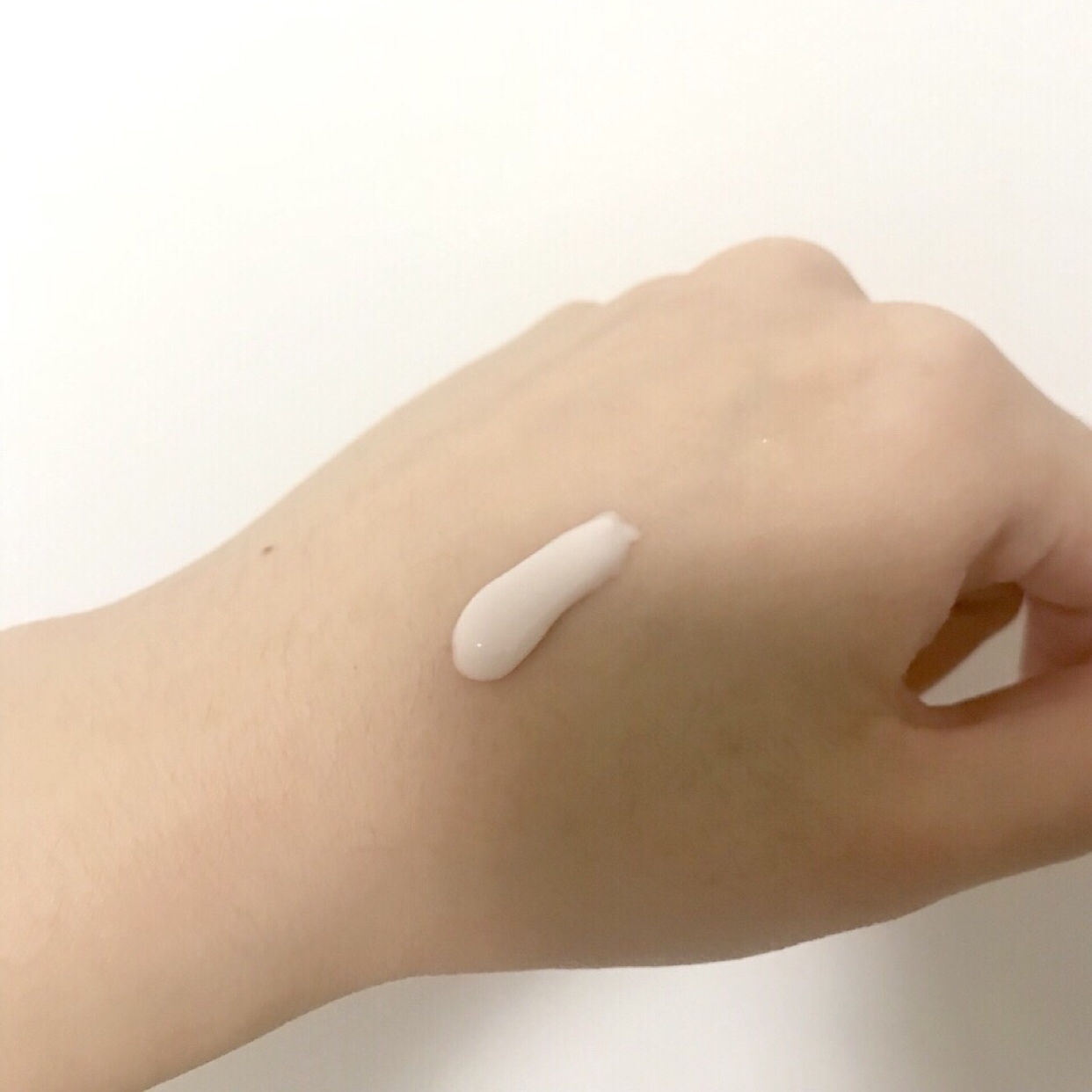 夏天擦完身体乳有白色的(夏天擦完身体乳有白色的粉末) 夏天擦完身体乳有白色的(夏天擦完身体乳有白色的粉末)