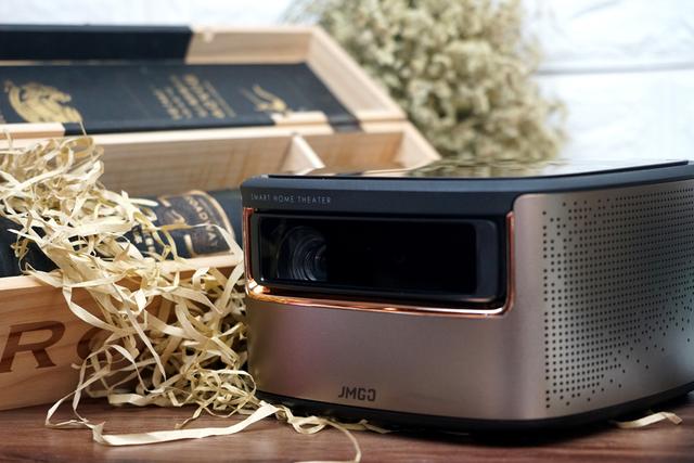 影院级画质 黑科技加持,坚果v9给你一个舍弃智能电视的理由!