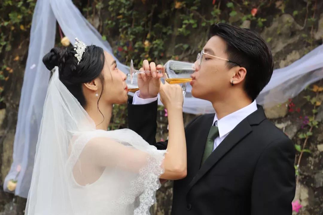 廣州涉外學院的大學生結婚?