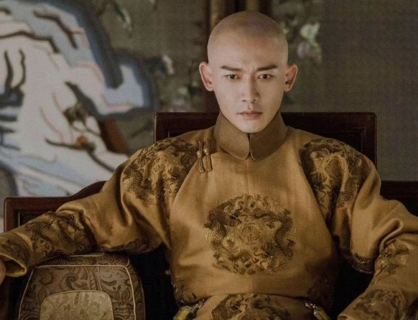 为什么乾隆传位不给五阿哥,却给了很平庸的十五阿哥