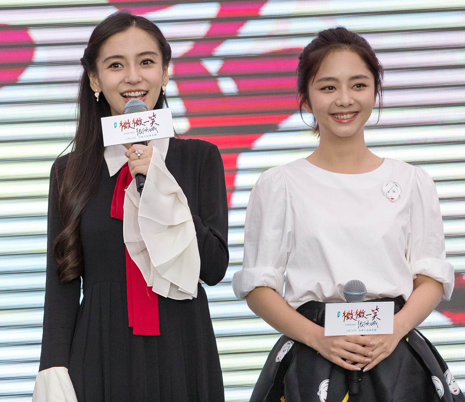 谭松韵的微笑,如春风拂面,温文尔雅,充满治愈力量.