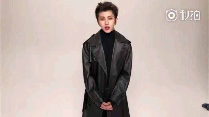 蔡徐坤百变旧照流出,图一神似张梓晨图四撞脸王境泽,图六不可说