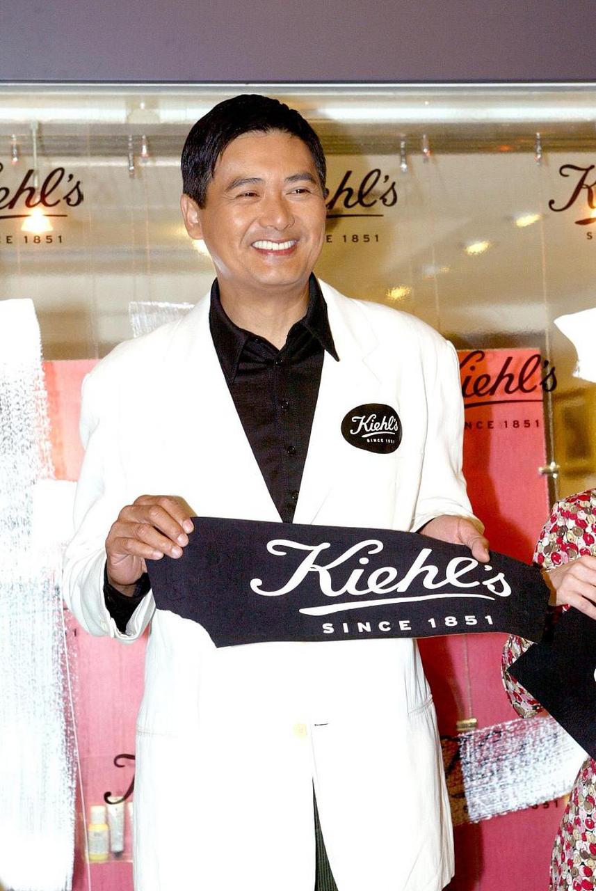 周润发的裸捐行动引发赞赏和思考  在最近的一次公开活动中,影坛巨星