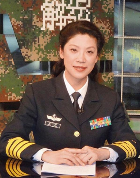 中國國防大學最美女教授,53歲還仍然美如少女,如今已是海軍大校