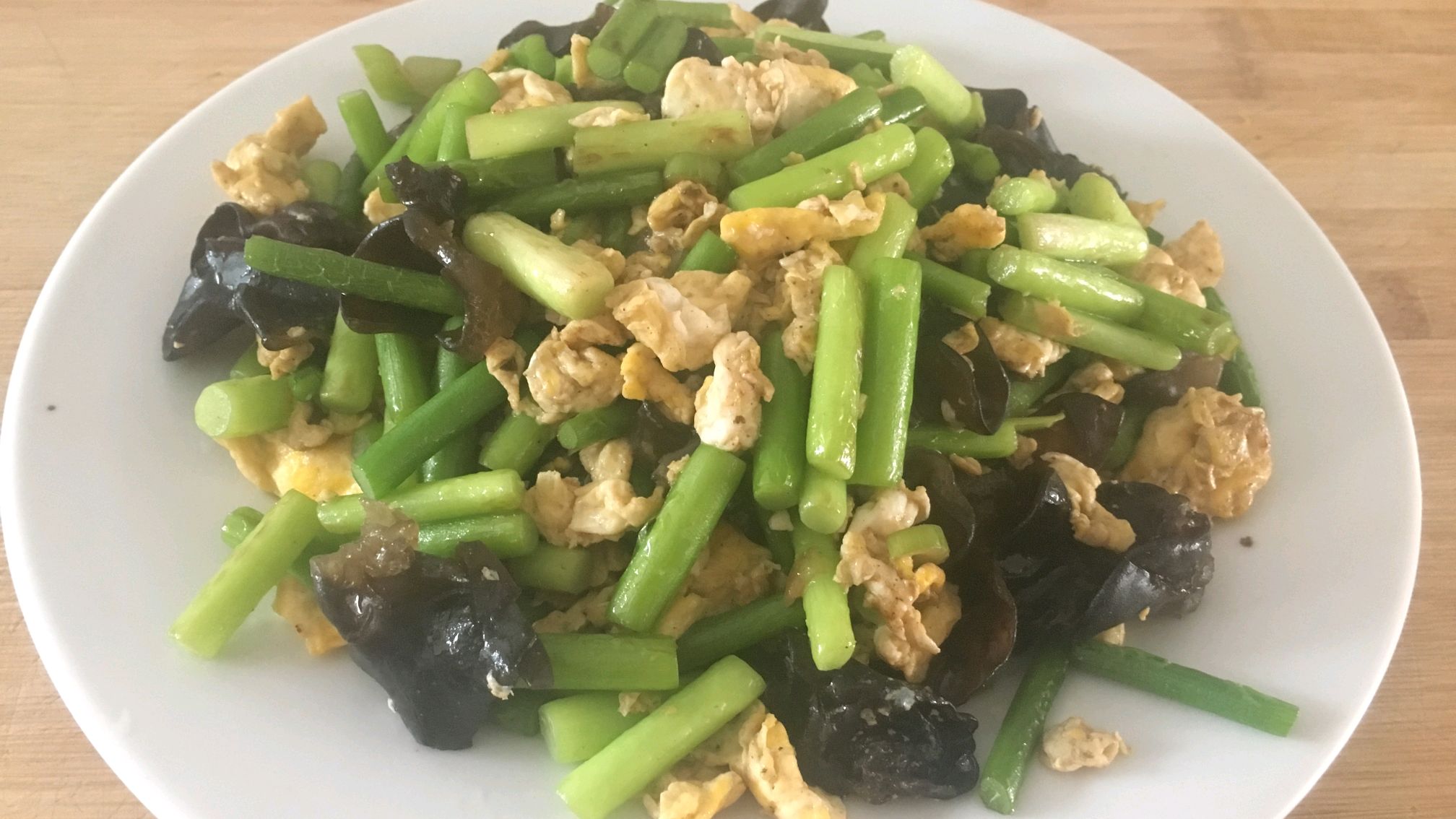 王大妈食谱20200414:《蒜苔木耳炒鸡蛋》食材多元化,营养更全面