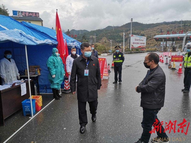 谭建上督查疫情防控和企业复工工作