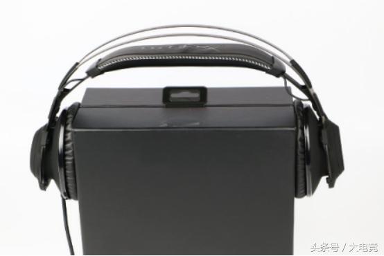 一个在吃鸡圈儿很流行的电竞耳机:金士顿hyperx黑鹰s