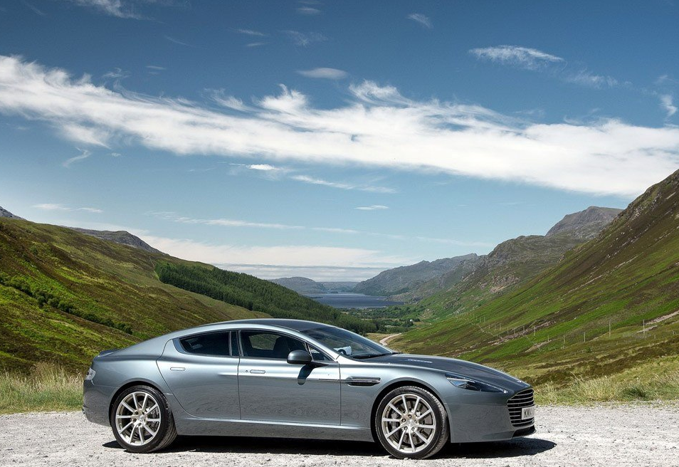 精彩汽车图片赏析,新车型造型新颖,给人一种豪华感