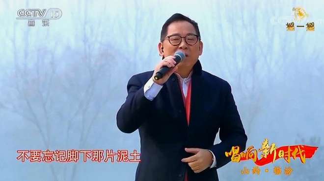 [图]张明敏和儿子演唱《父子》宛转悠扬，把人听醉了