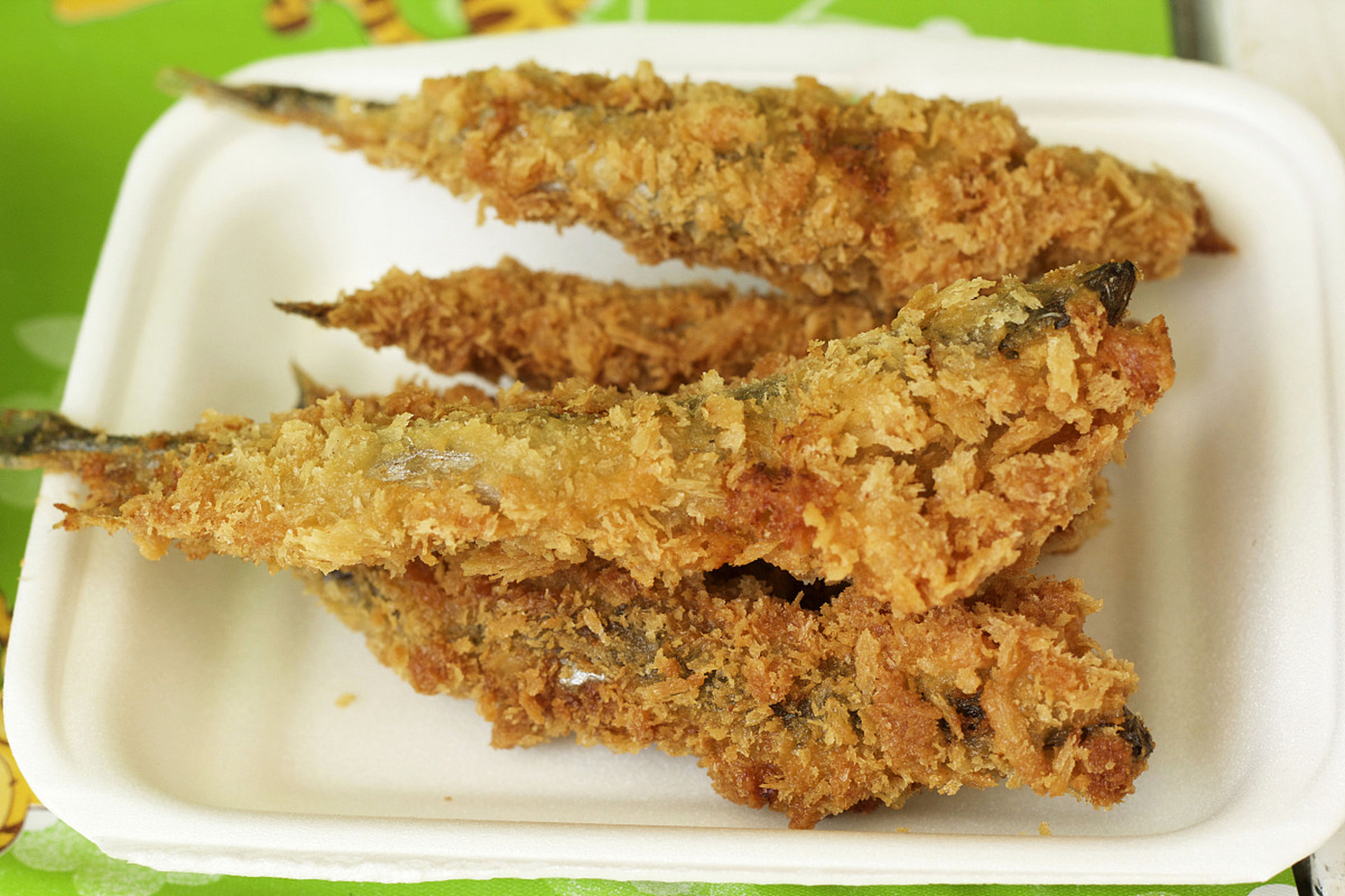 香酥炸鱼——美味可口的家常菜 关注我吧,分享更多美味家常菜肴!