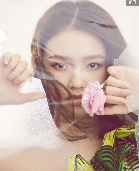 《二十小时》林允成团宠圈粉无数,时尚大片眼神太抢镜