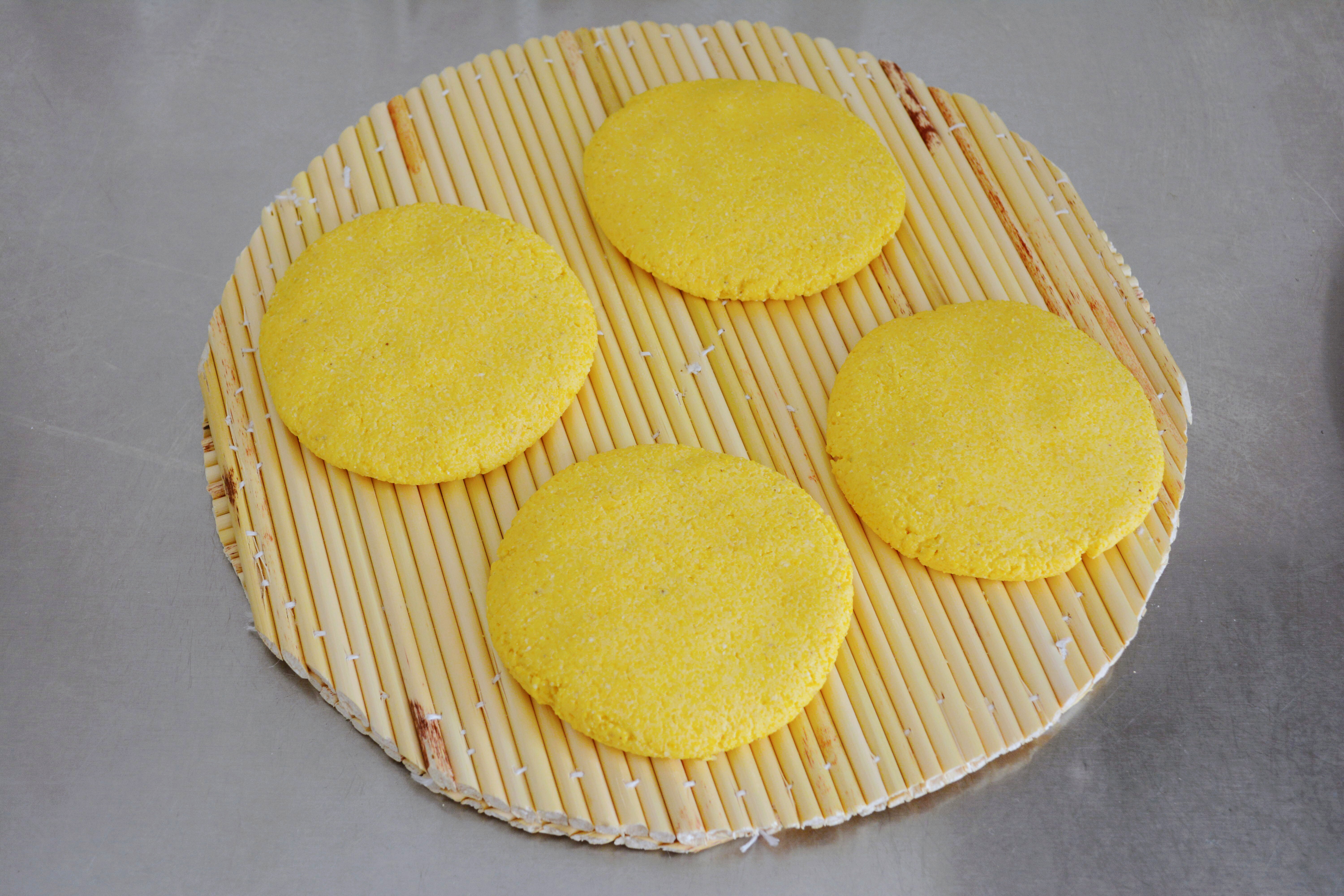 懒人也能做"贴饼子",面不沾手,粗粮健康又养胃,还不赶快收着