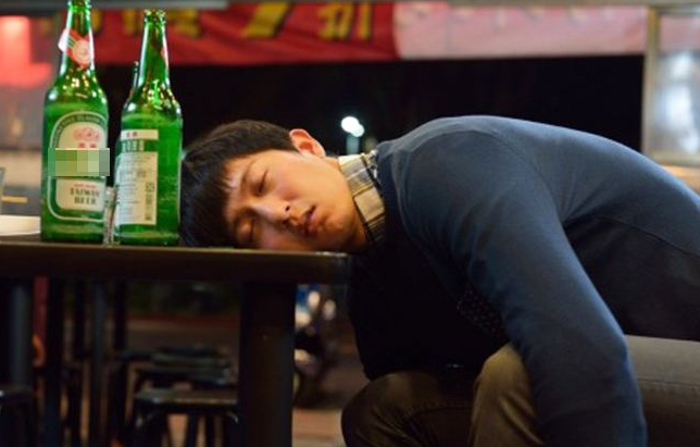 喝酒脸红和脸白,到底哪个更能喝?明白人:别被无知给害了