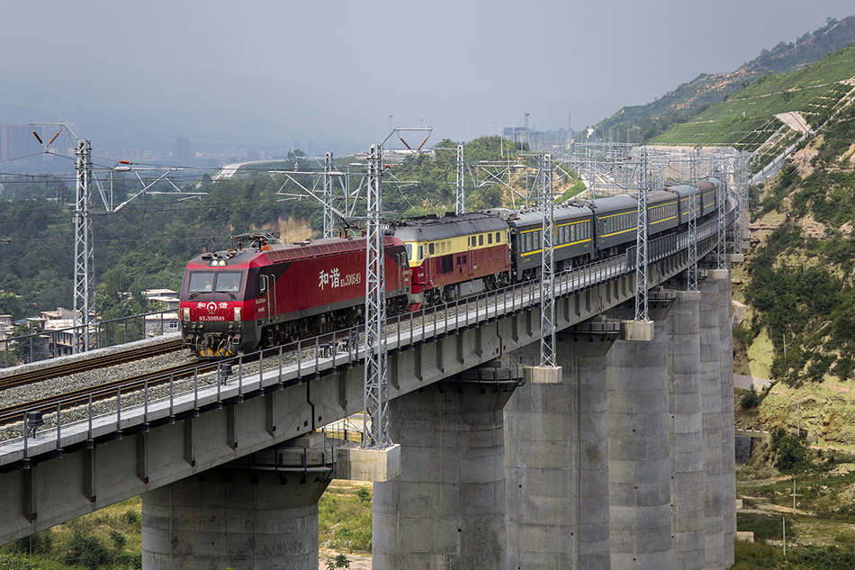 中国新增纵贯南北能源运输大通道:浩勒报吉至吉安铁路开通