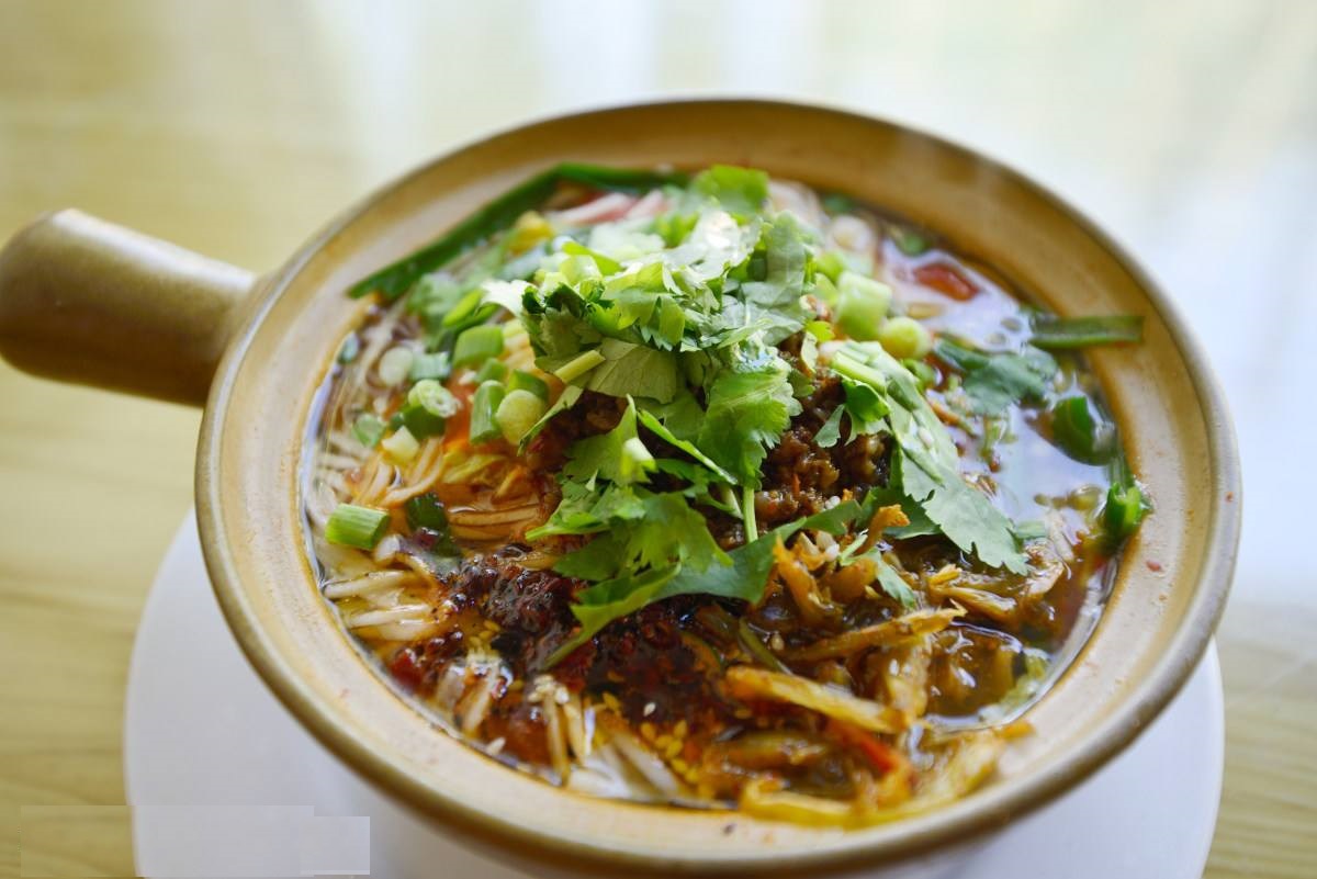 三款比较容易上手的云南砂锅米线