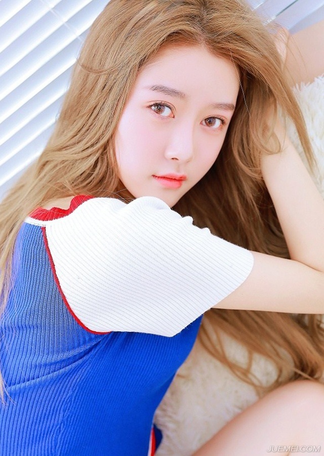 粉嫩水灵灵大眼睛美女 清新系列一组美图