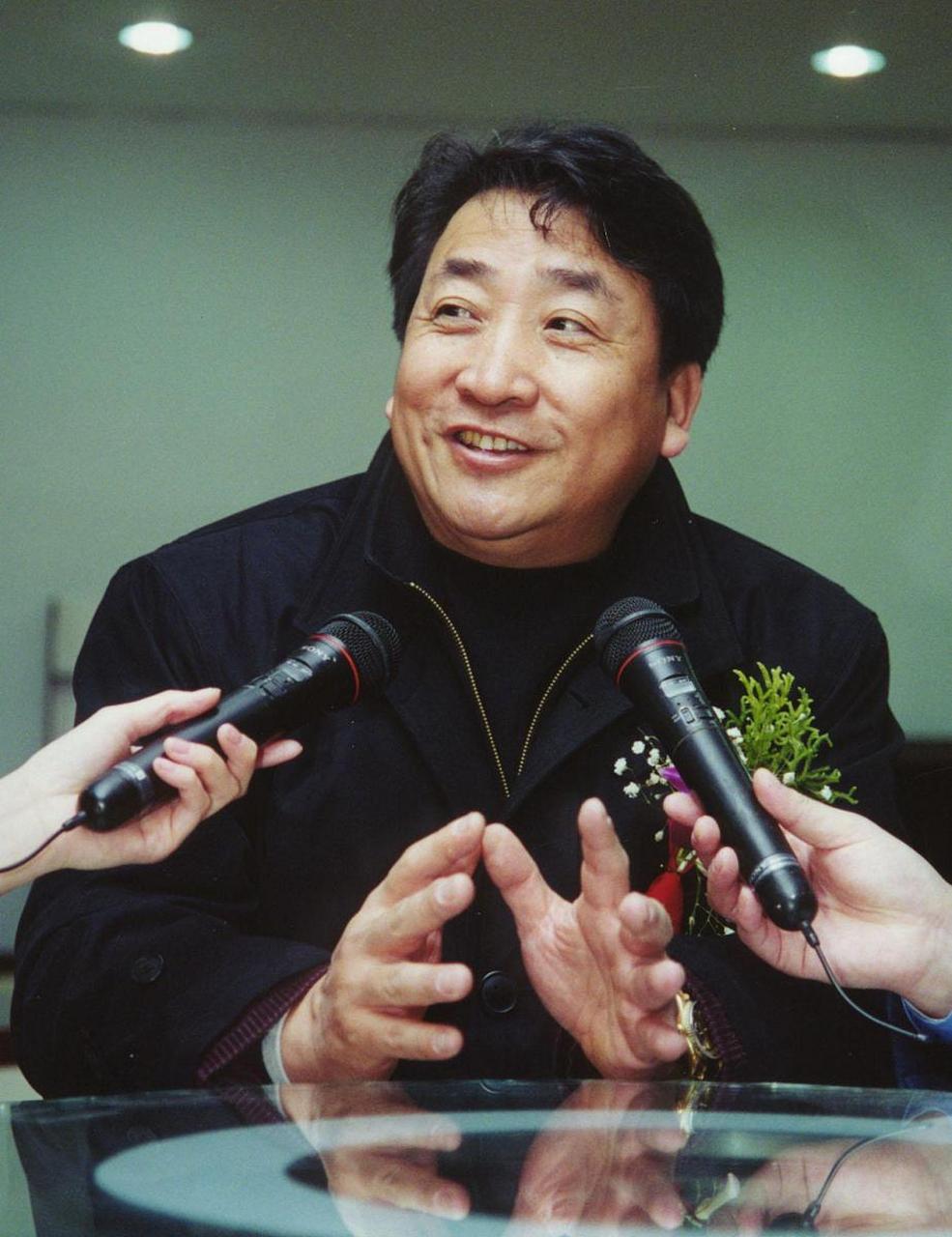 2005年,姜河进入广州军区杂技团工作,成为一名优秀的杂技演员