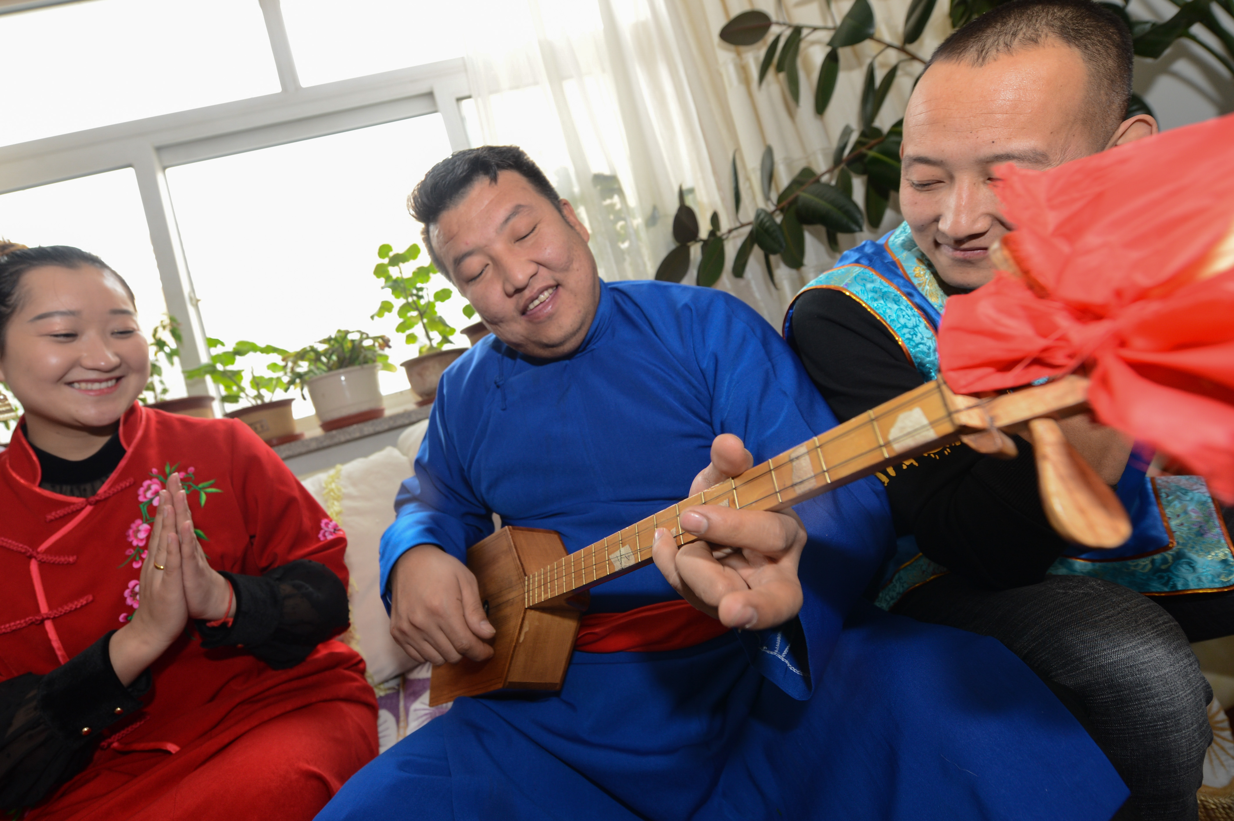 六个民族四世同堂——一个新疆锡伯人家的特别"年味"