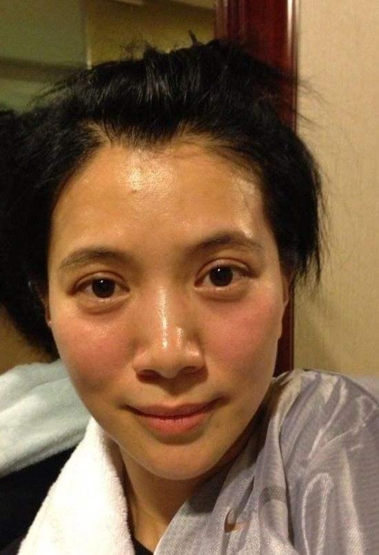 袁咏仪的"欧式大双眼皮"隔代遗传,12岁儿子颜值太高!