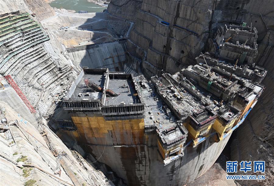 超级工程!近300米高水电站大坝建造实拍
