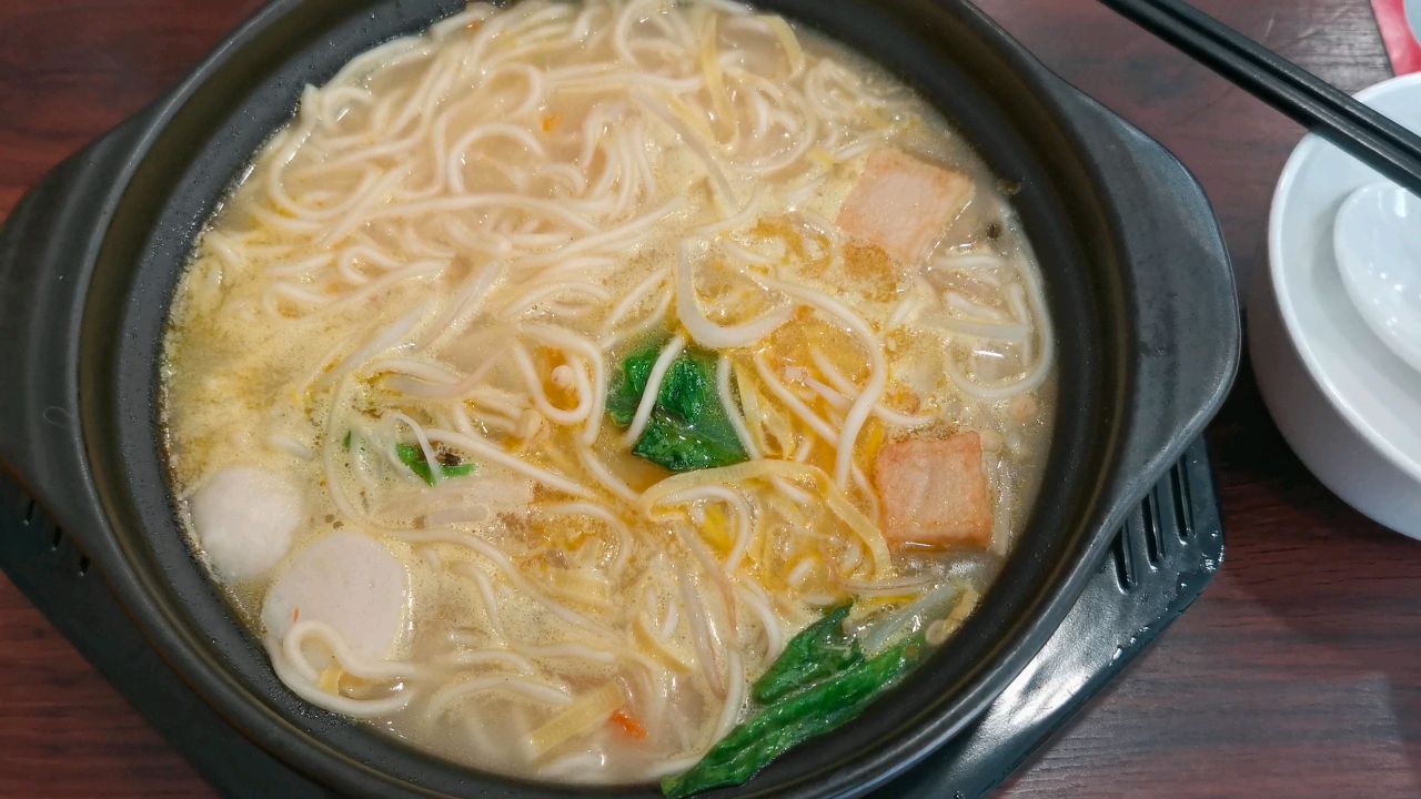 评价很高的砂锅面,汤味道真好